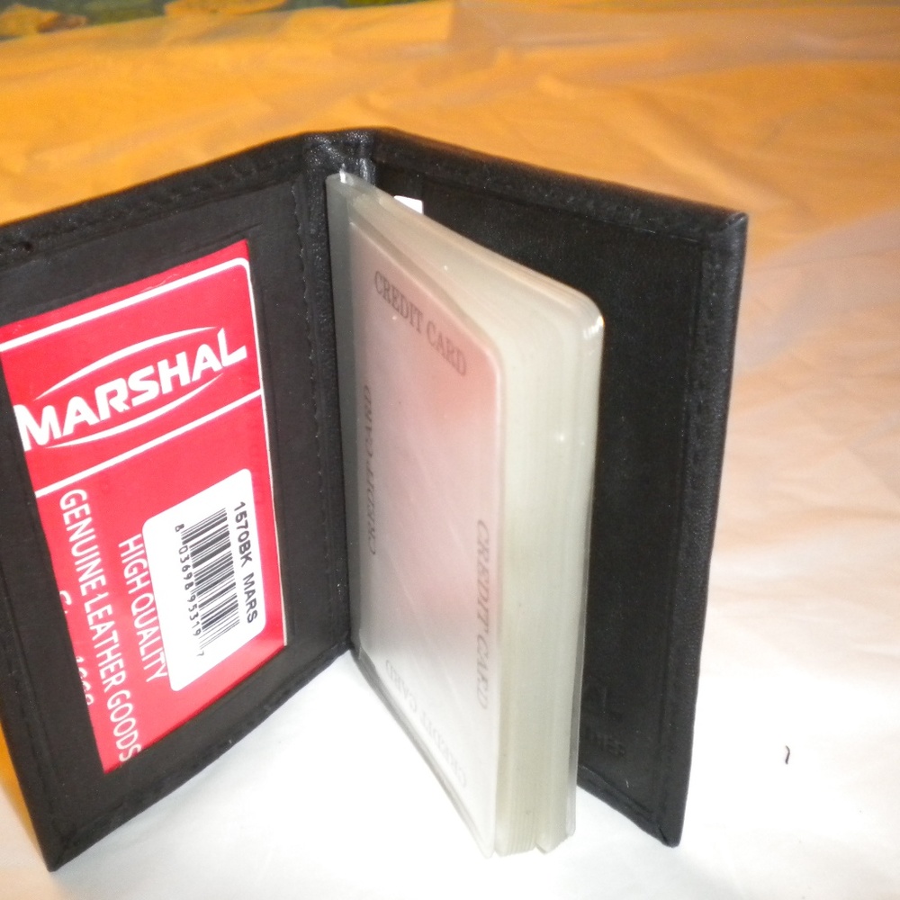 BRAND NEW BLACK CREDIT CARD HOLDER W/M COMPARTMENT